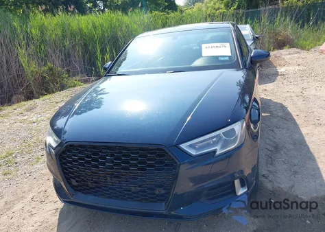 2018 Audi A3 2.0T Premium/2.0T Tech Premium z USA, uszkodzony, nr VIN WAUAUGFF8J1004786